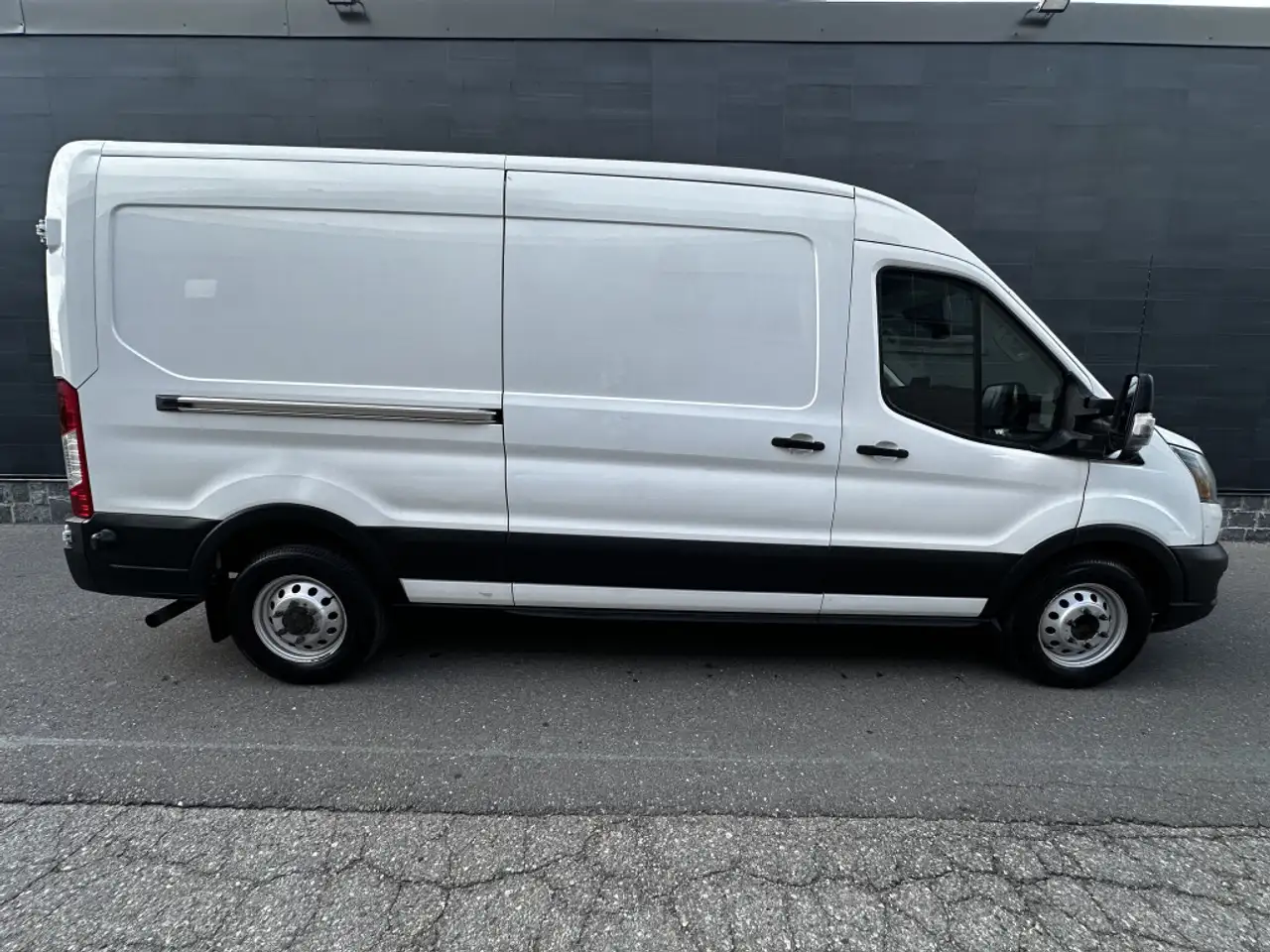 Ford Transit Cargo Van снимка Ford Transit Cargo Van