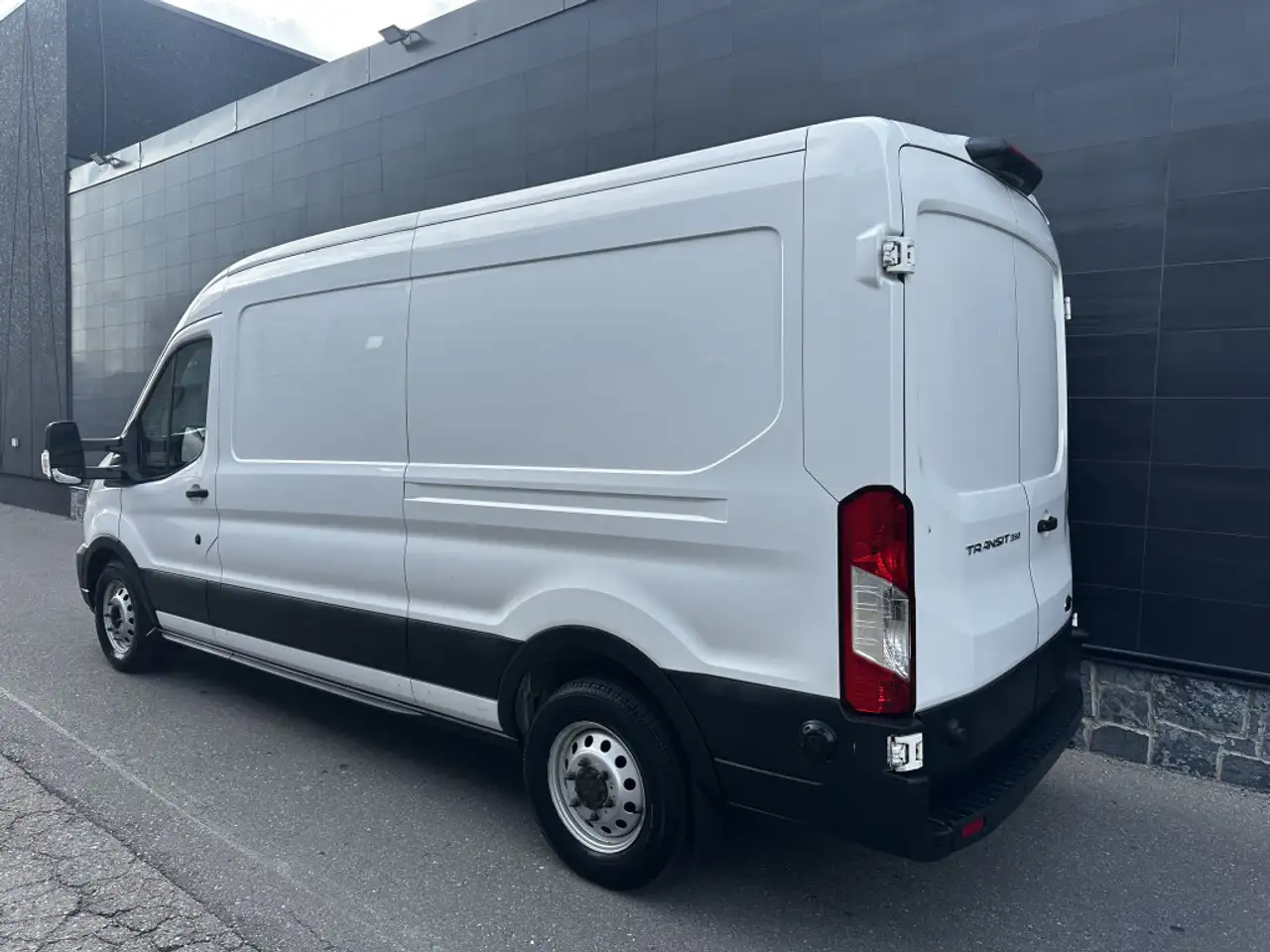 Ford Transit Cargo Van снимка Ford Transit Cargo Van
