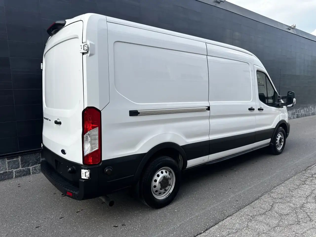 Ford Transit Cargo Van снимка Ford Transit Cargo Van