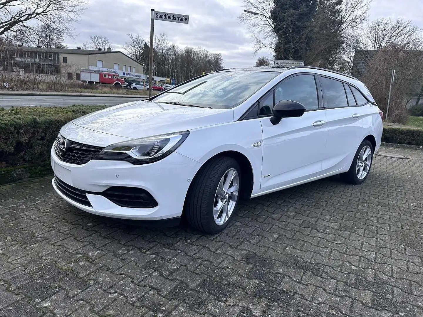 Opel Astra Sports Tourer 1.2 Turbo *LED*Navi*Kamera* Weiß - 1