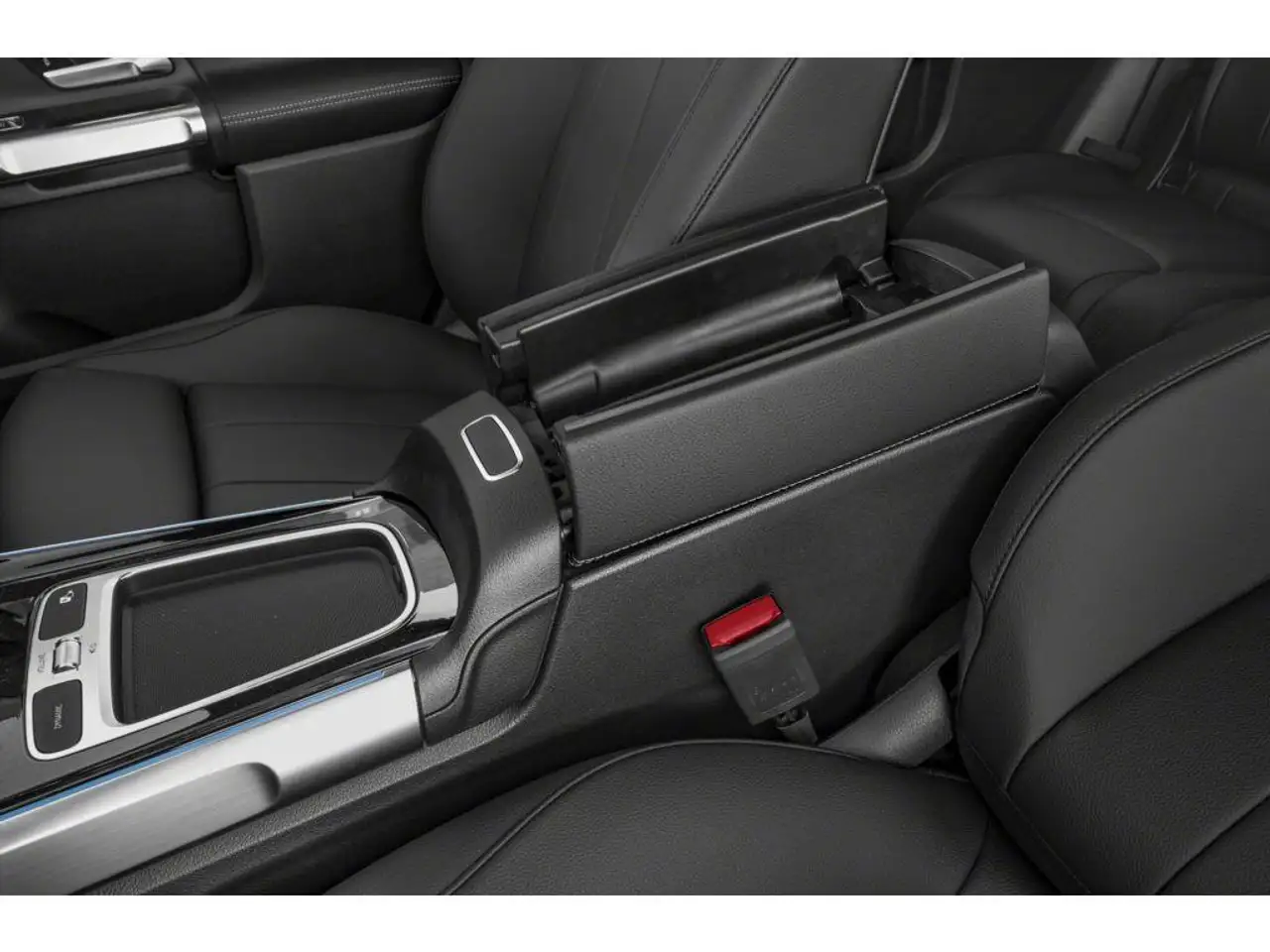 Mercedes-Benz GLB снимка Mercedes-Benz GLB