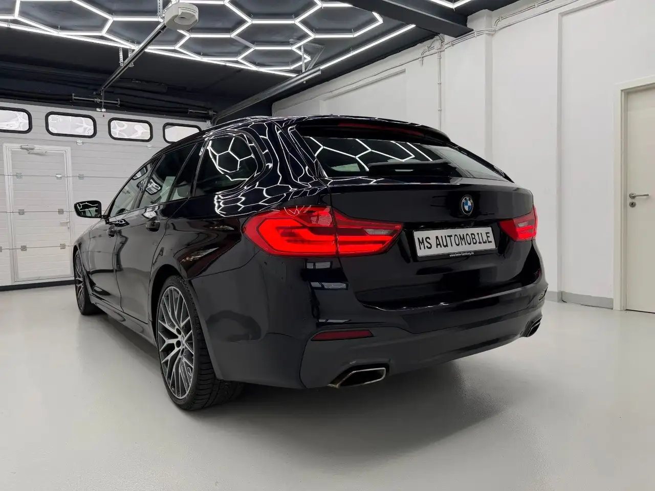 2020 BMW 530 d M Sport Touring*HEAD-UP*PANO*VIRTUAL*R.KAM, photograph 2
