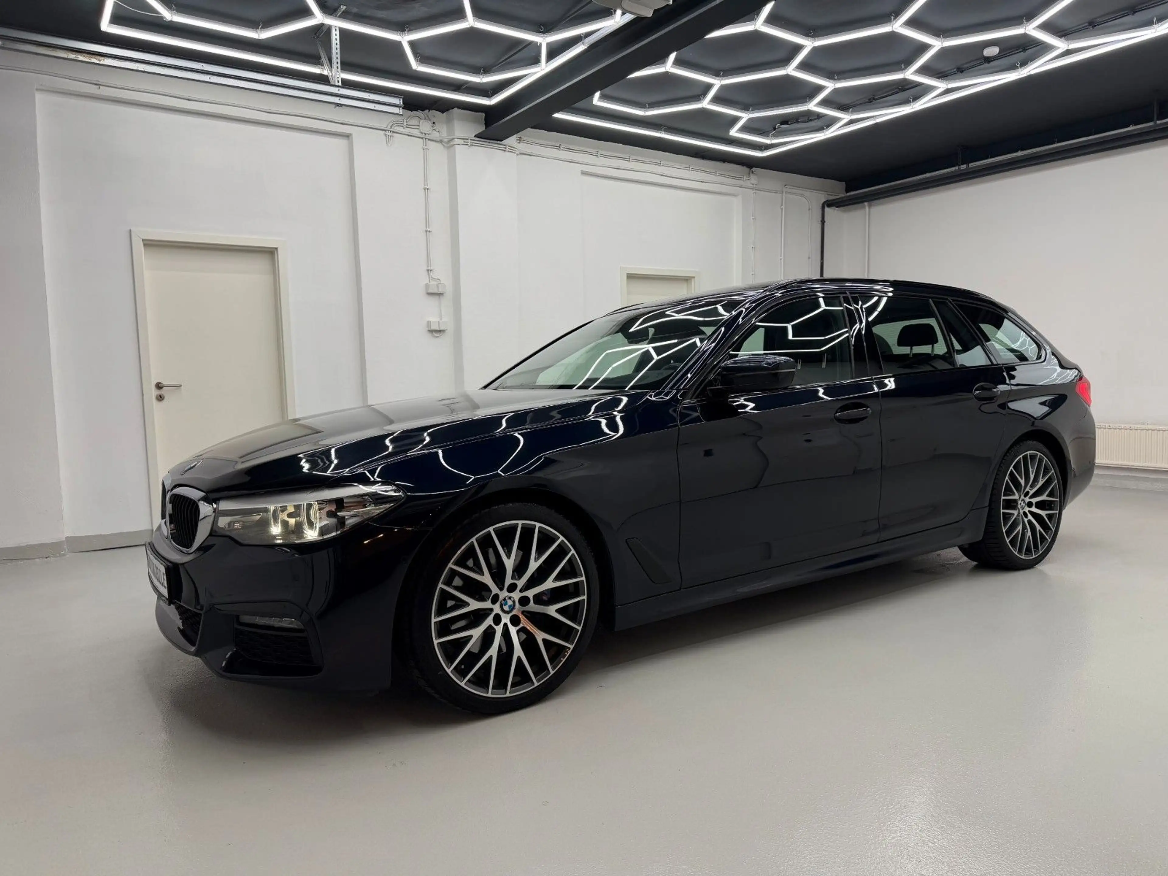 BMW 530 d M Sport Touring*HEAD-UP*PANO*VIRTUAL*R.KAM — photo 19