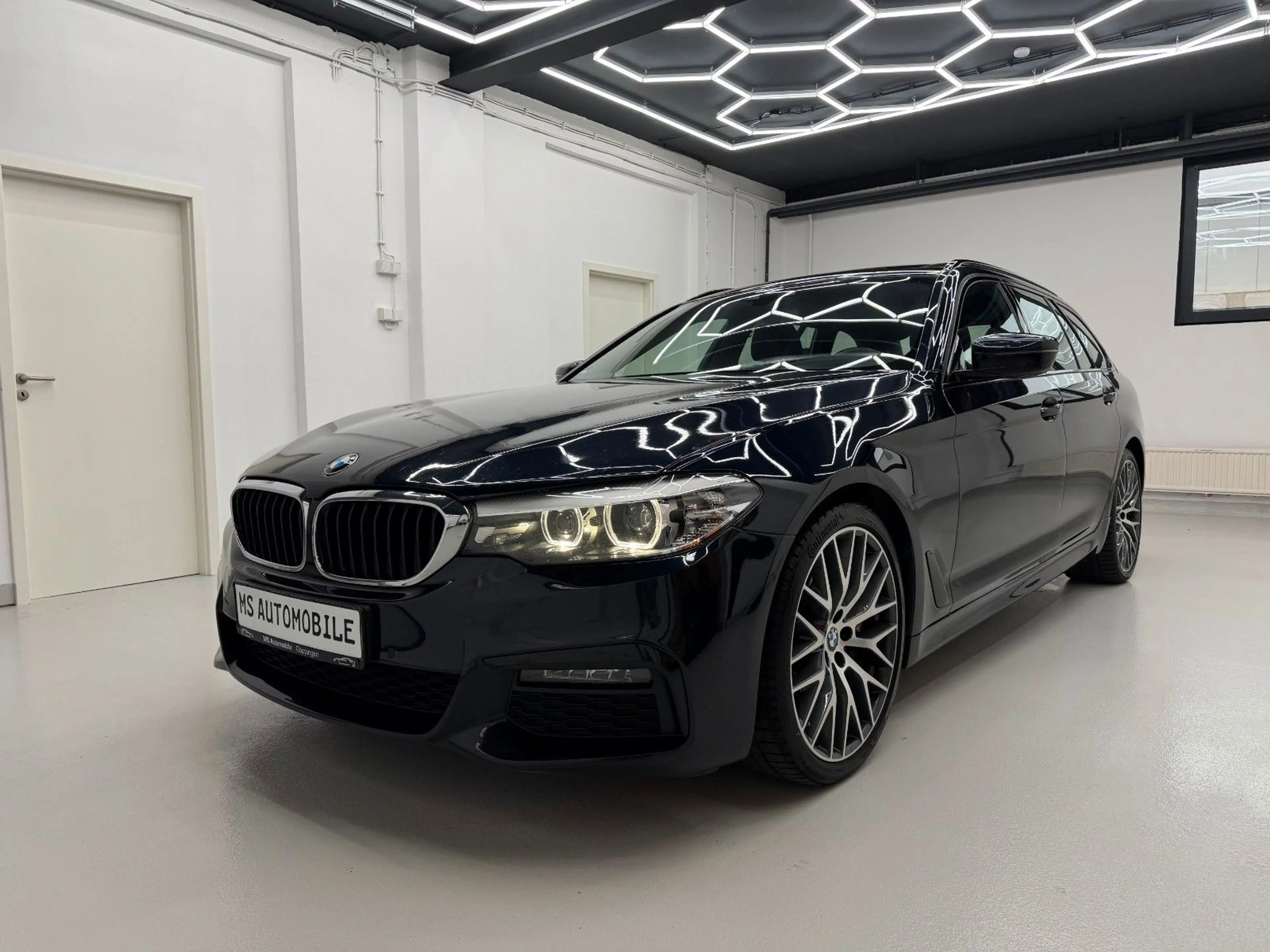 BMW 530 d M Sport Touring*HEAD-UP*PANO*VIRTUAL*R.KAM