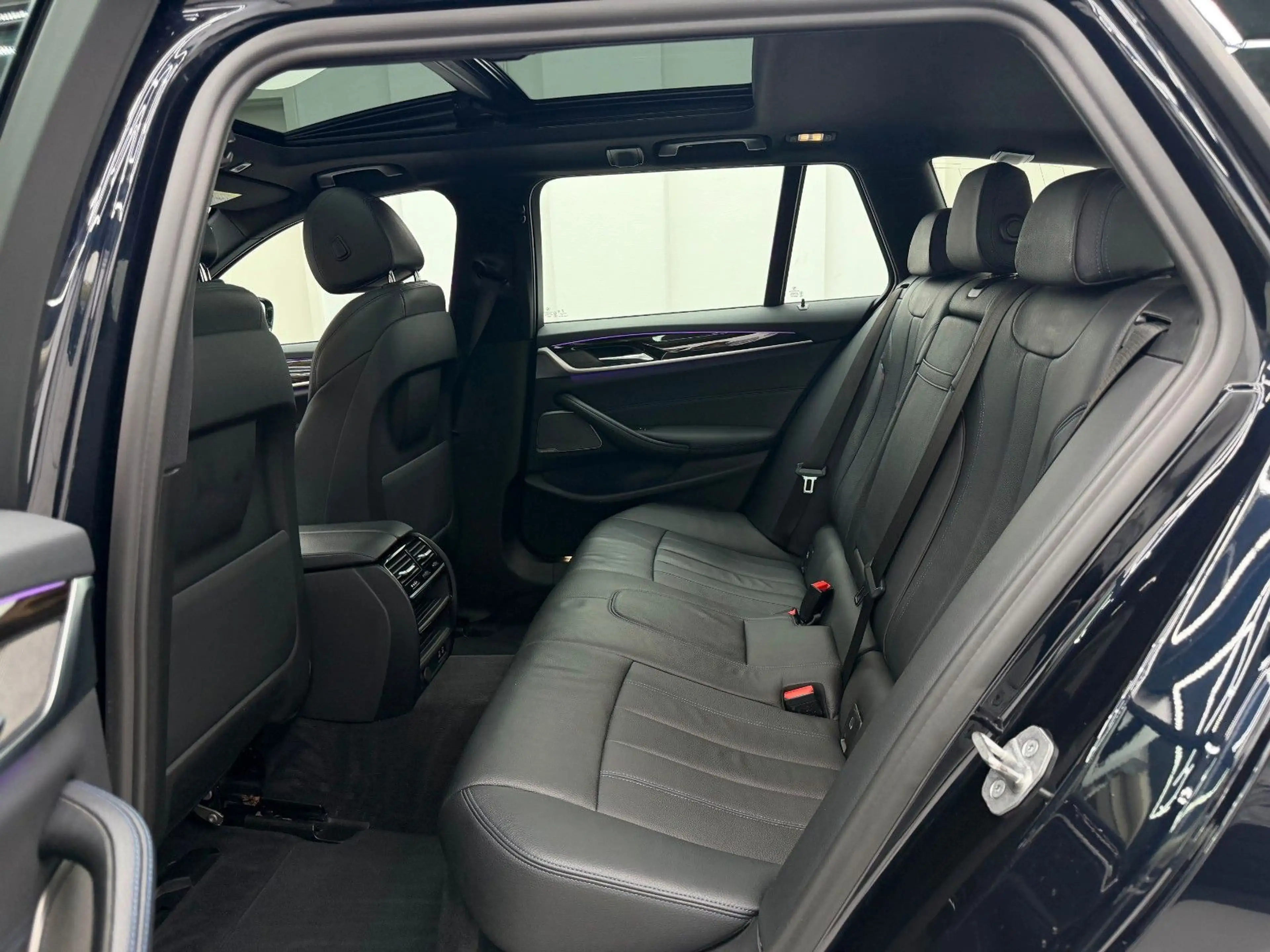 BMW 530 d M Sport Touring*HEAD-UP*PANO*VIRTUAL*R.KAM — photo 8
