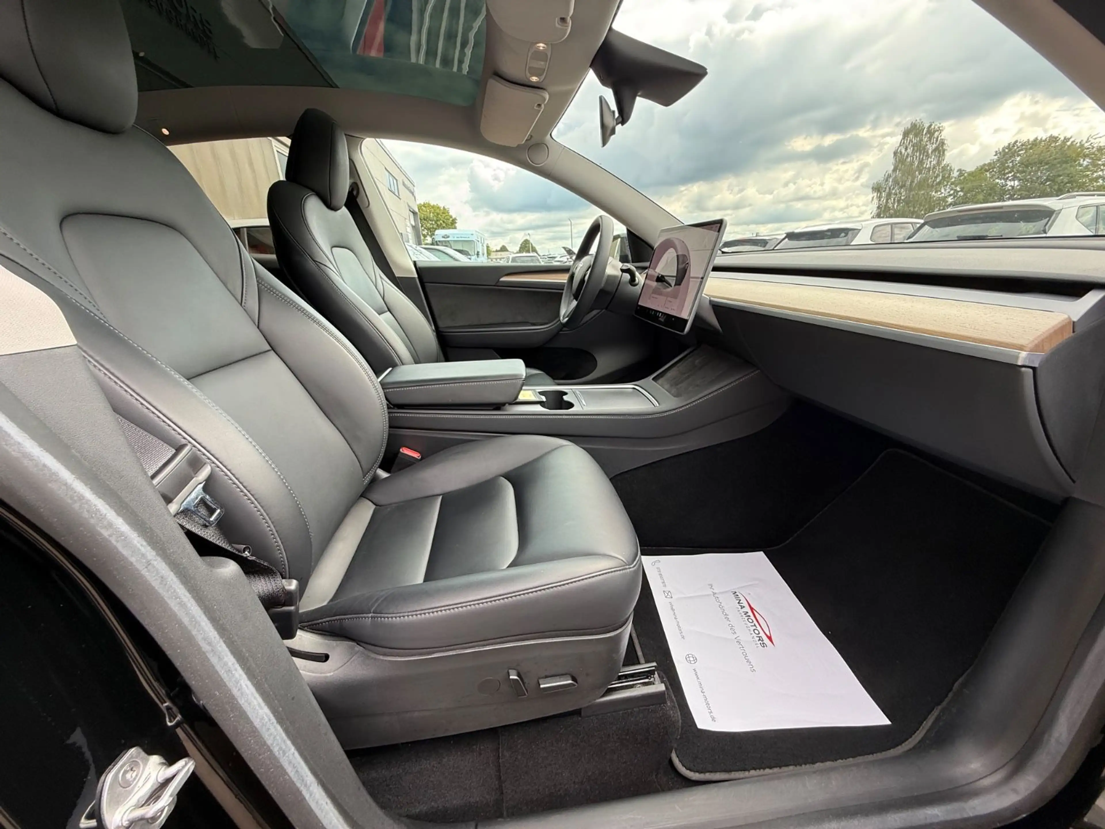 Tesla Model Y Long Range Dual AWD Max.Recichw. SOH — photo 11