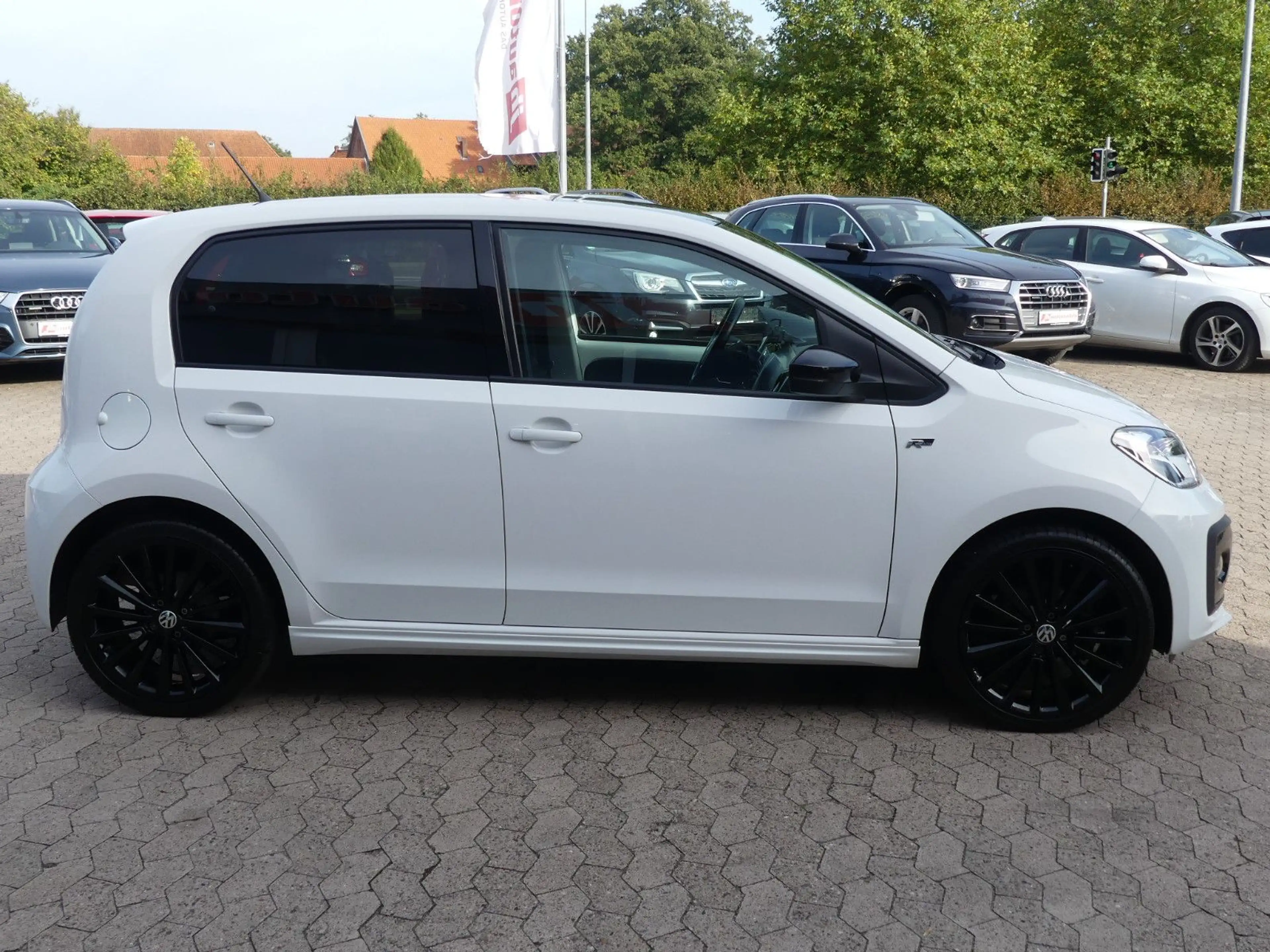Volkswagen up! R-Line Kamera*Sitzheizung*8-fach*ab 149€ — photo 7