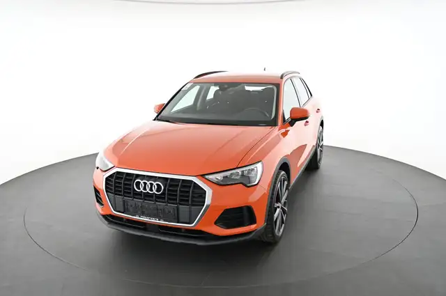 Audi Q3 view 11