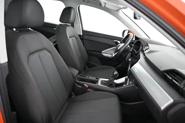 Audi Q3 view 30