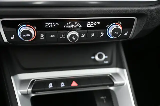 Audi Q3 view 23
