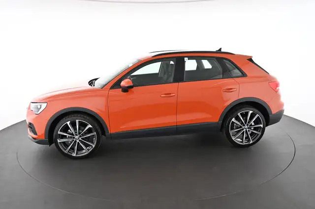 Audi Q3 view 5
