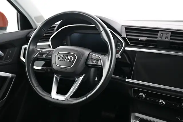 Audi Q3 view 20