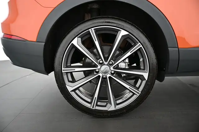 Audi Q3 view 16