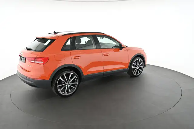 Audi Q3 view 4