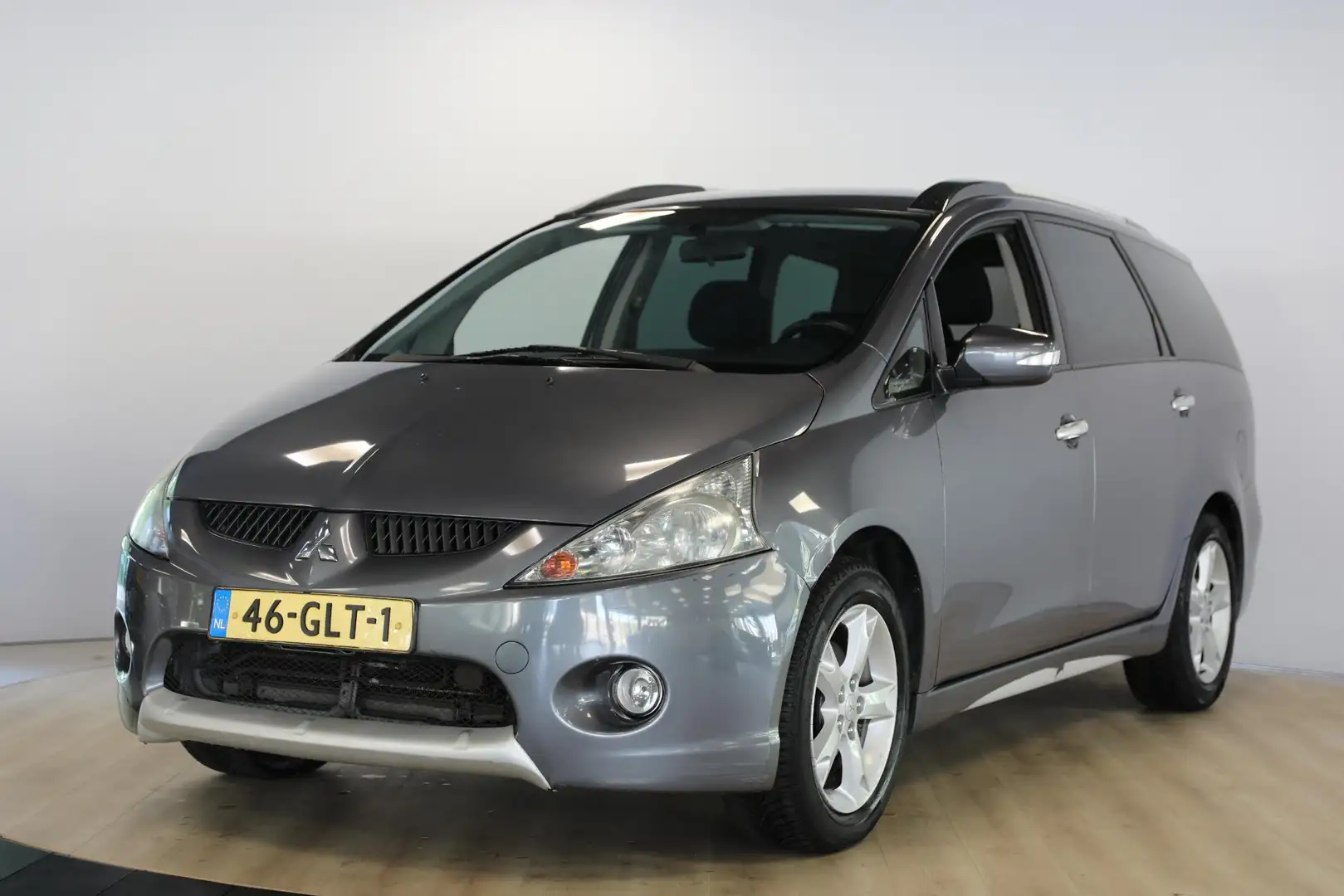 Mitsubishi Grandis 2.4-16V InSport | 7 persoons | Trekhaak Gris - 1