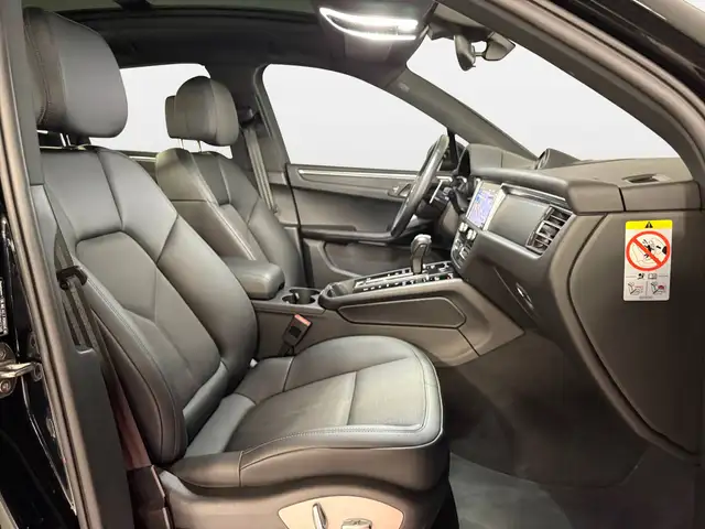 Porsche Macan view 14