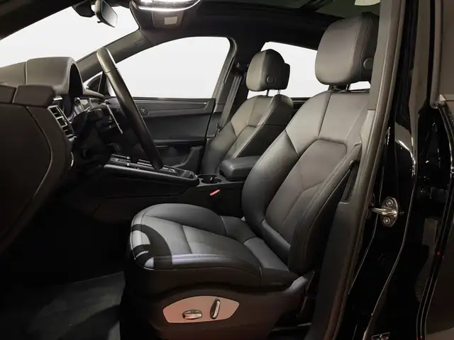 Porsche Macan view 15