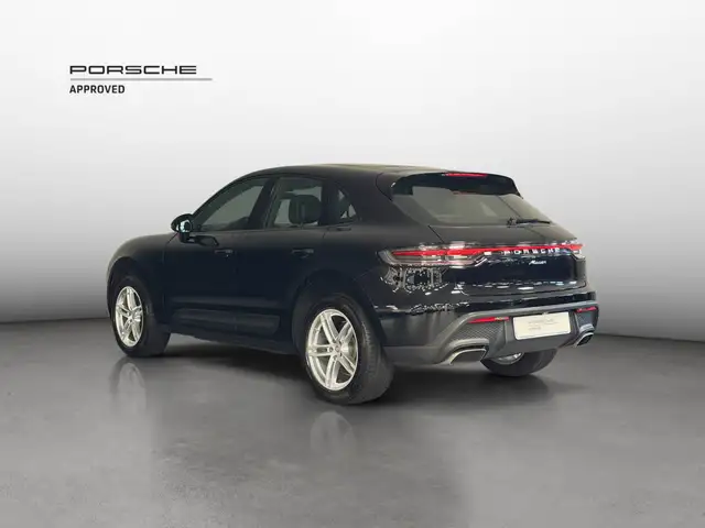 Porsche Macan view 3
