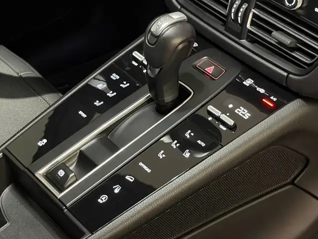 Porsche Macan view 13
