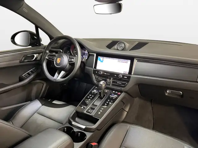 Porsche Macan view 10