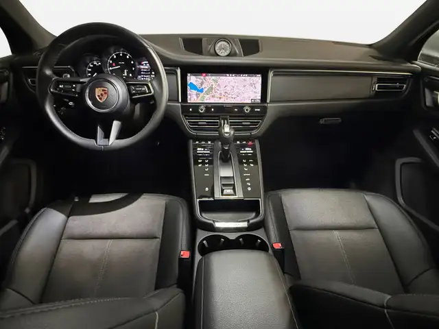 Porsche Macan view 11