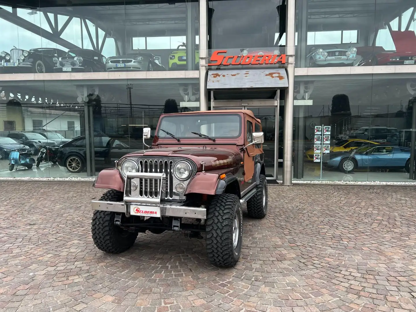 Jeep CJ-7 5.7 V8 LAREDO Marrón - 1