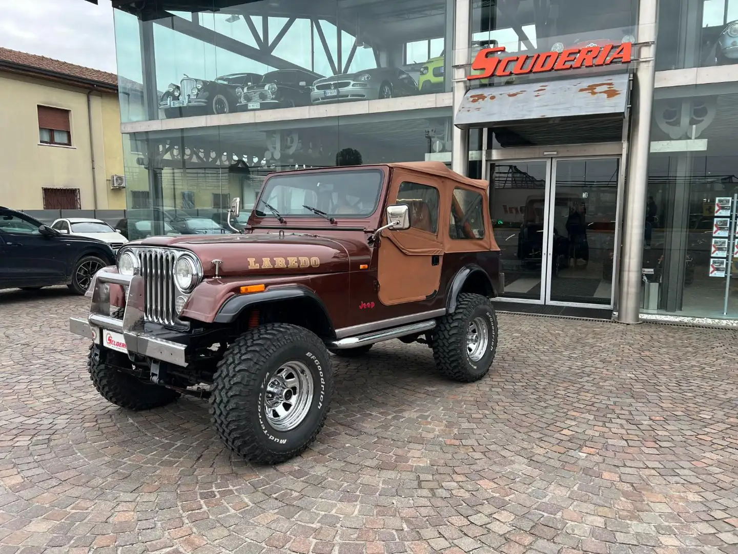 Jeep CJ-7 5.7 V8 LAREDO Marrón - 2
