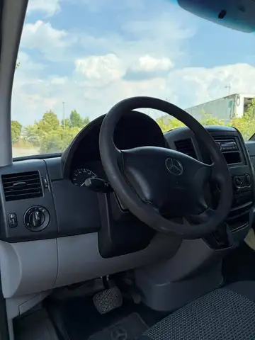Mercedes-Benz Sprinter view 12