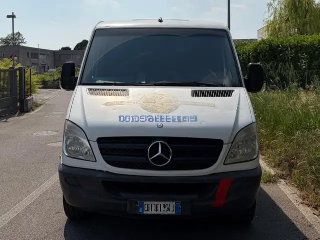 Mercedes-Benz Sprinter view 5
