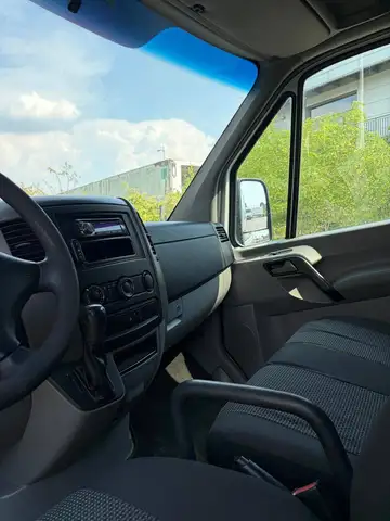 Mercedes-Benz Sprinter view 13