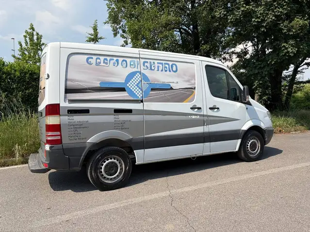 Mercedes-Benz Sprinter view 2