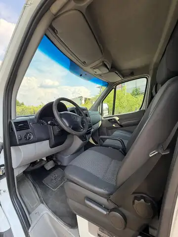 Mercedes-Benz Sprinter view 11