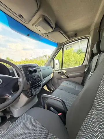 Mercedes-Benz Sprinter view 14
