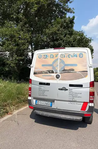 Mercedes-Benz Sprinter view 4