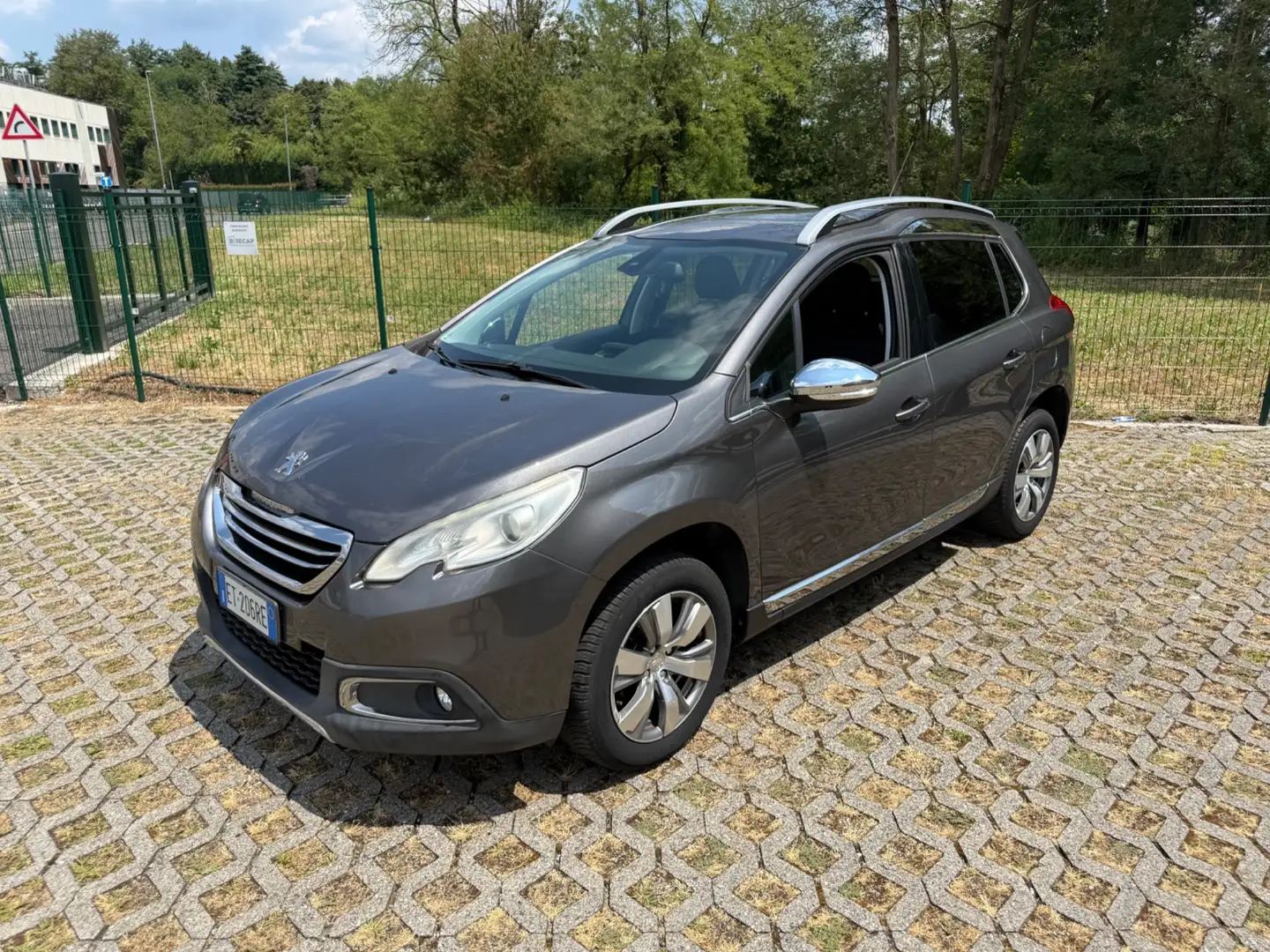 Peugeot 2008 1.2 VTi 82CV Cerchi*Navi*Pelle*Sensori Grigio - 1