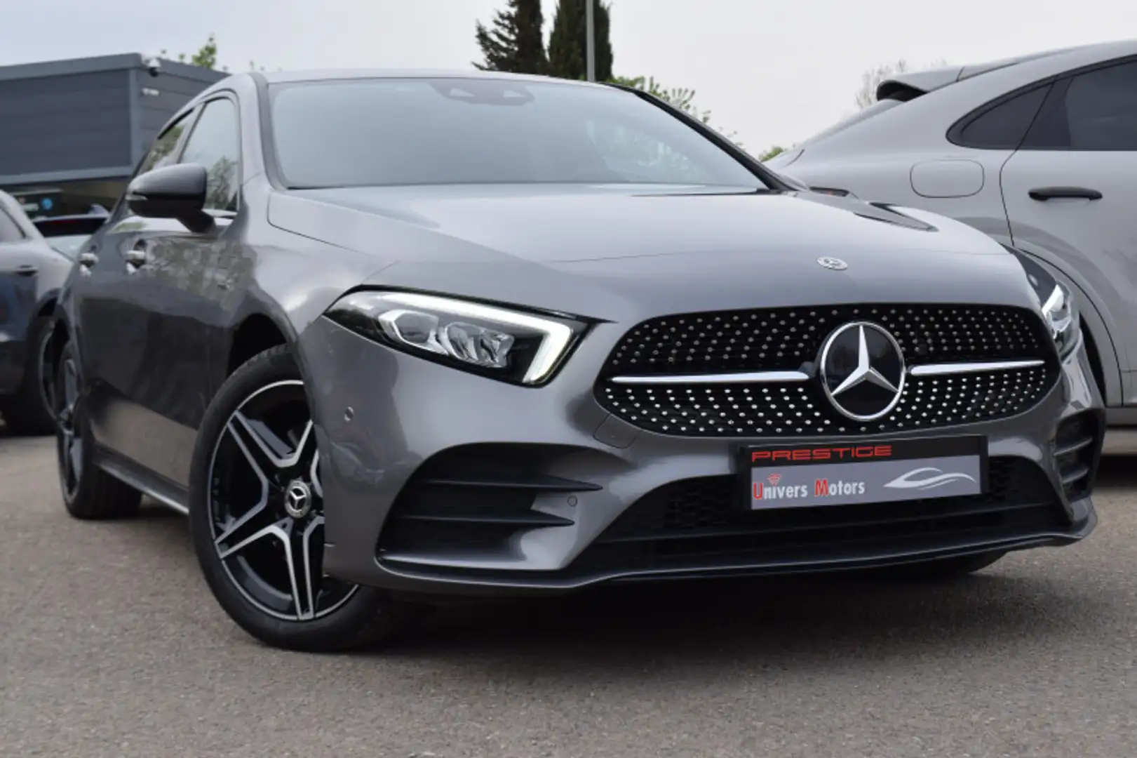 Mercedes-Benz A 250 250 E 160+102CH AMG LINE 8G-DCT Gris - 1
