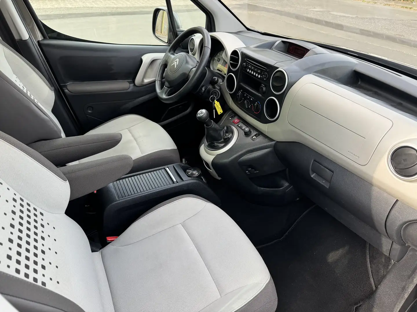Citroen Berlingo 1.6 HDi Selection / Panorama-Dach / Klima Braun - 2