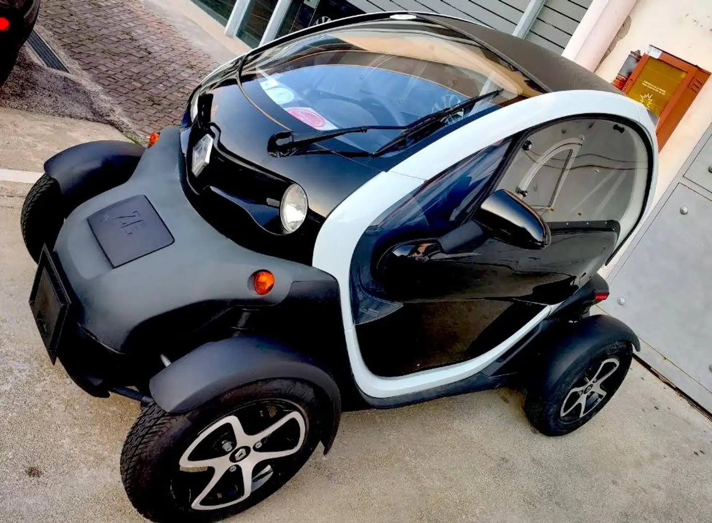 Renault Twizy Intensive crna - 2