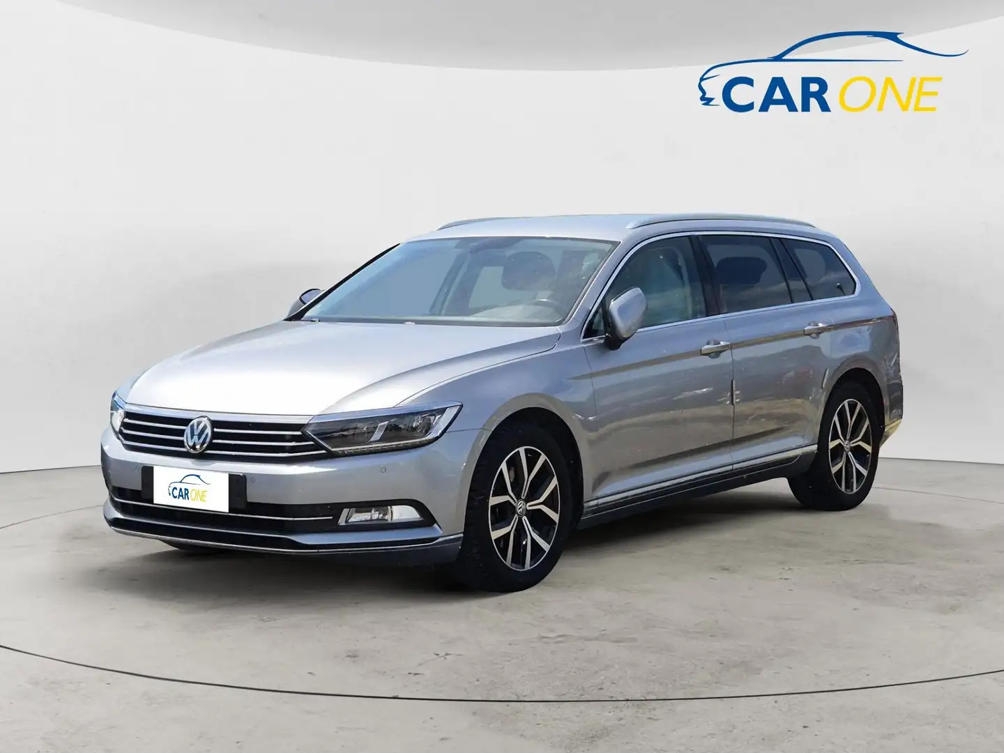 Volkswagen Passat - 1