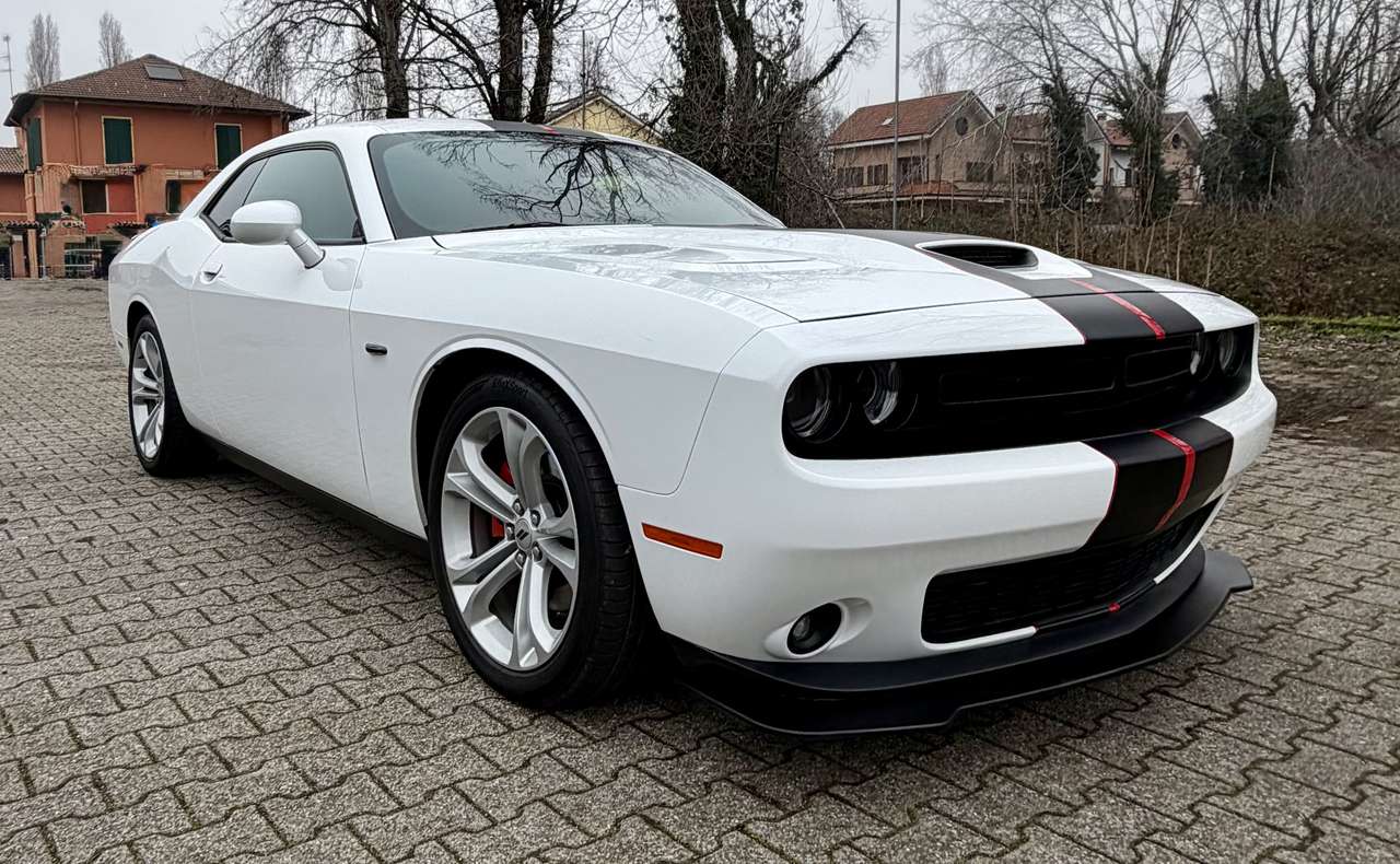 Dodge Challenger 5.7 V8 R/T  375cv at8