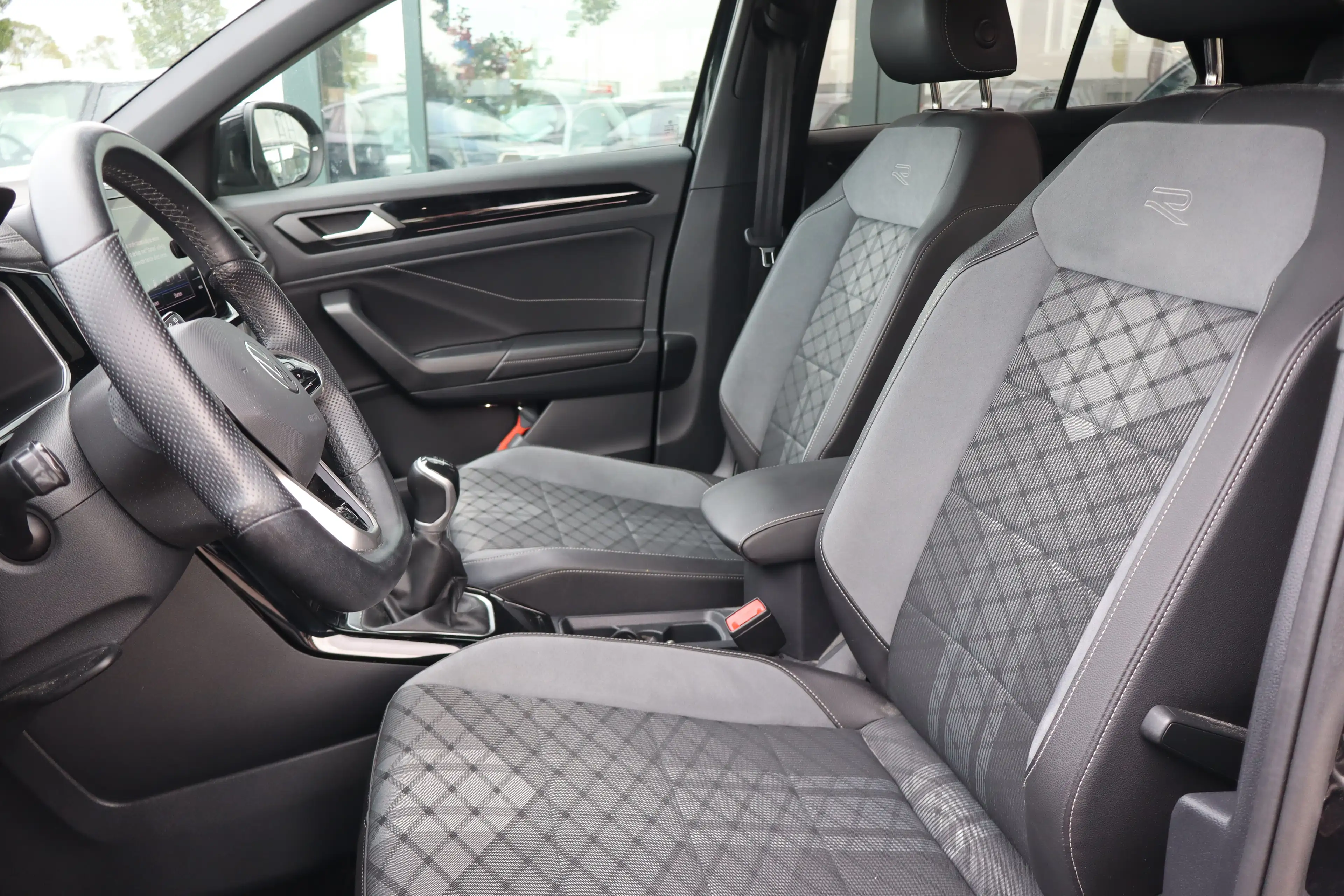Volkswagen T-Roc 1.0 TSI R-Line Business+ 110PK | Achteruitrijcamer — photo 4