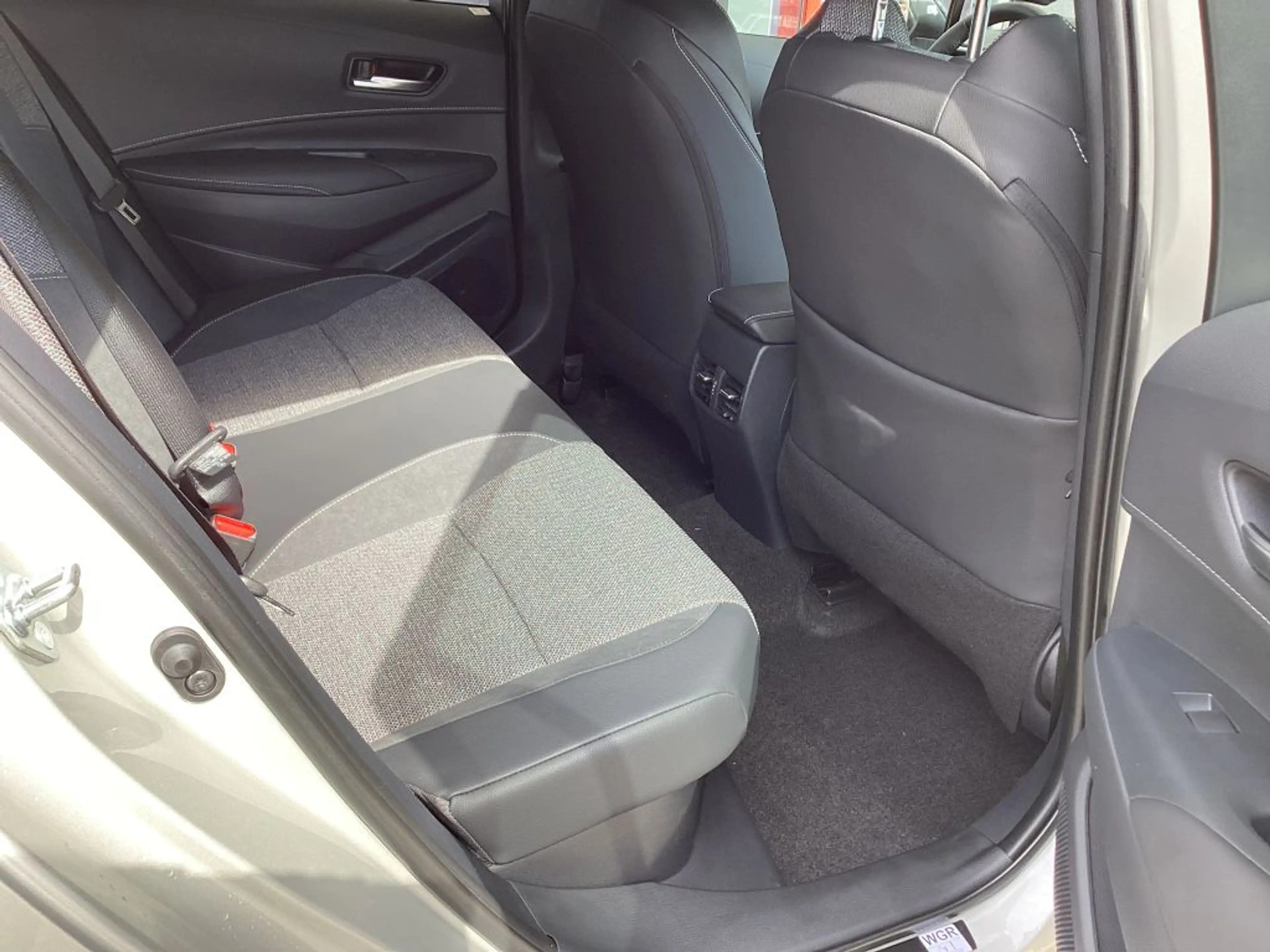 Toyota Corolla 1.8 Hybrid Touring Sports Teamplayer — photo 12