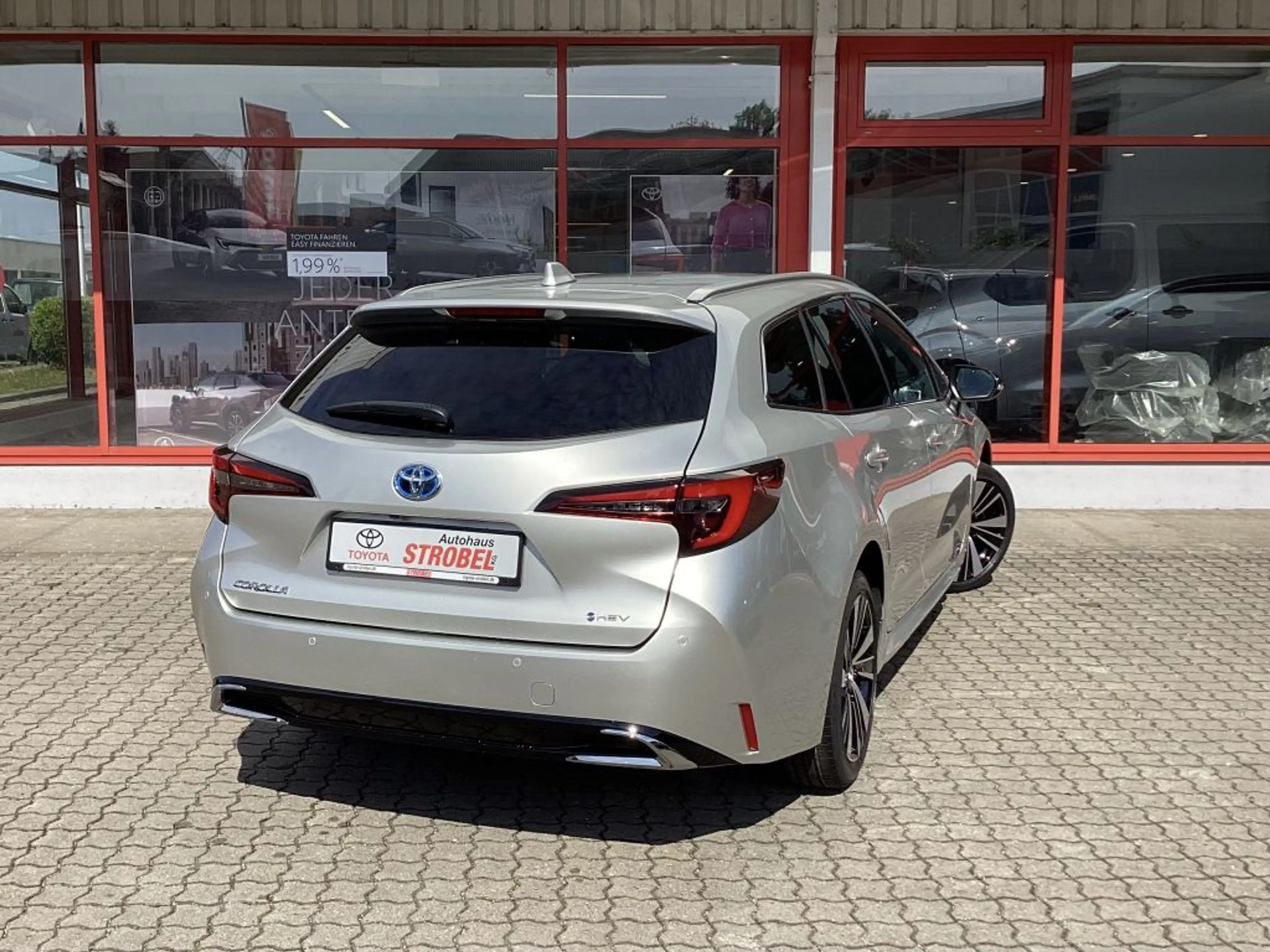 Toyota Corolla 1.8 Hybrid Touring Sports Teamplayer — photo 4