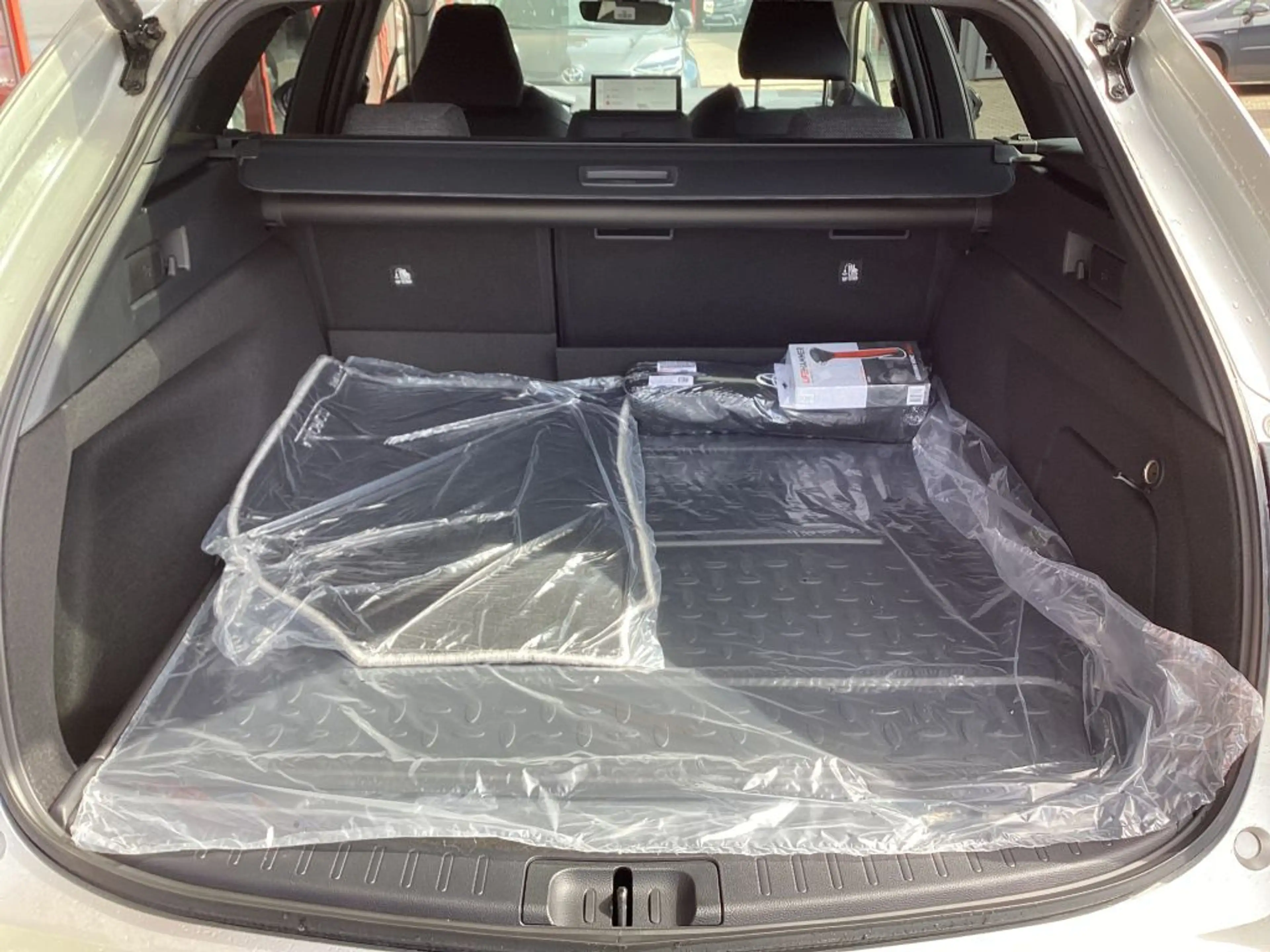 Toyota Corolla 1.8 Hybrid Touring Sports Teamplayer — photo 13