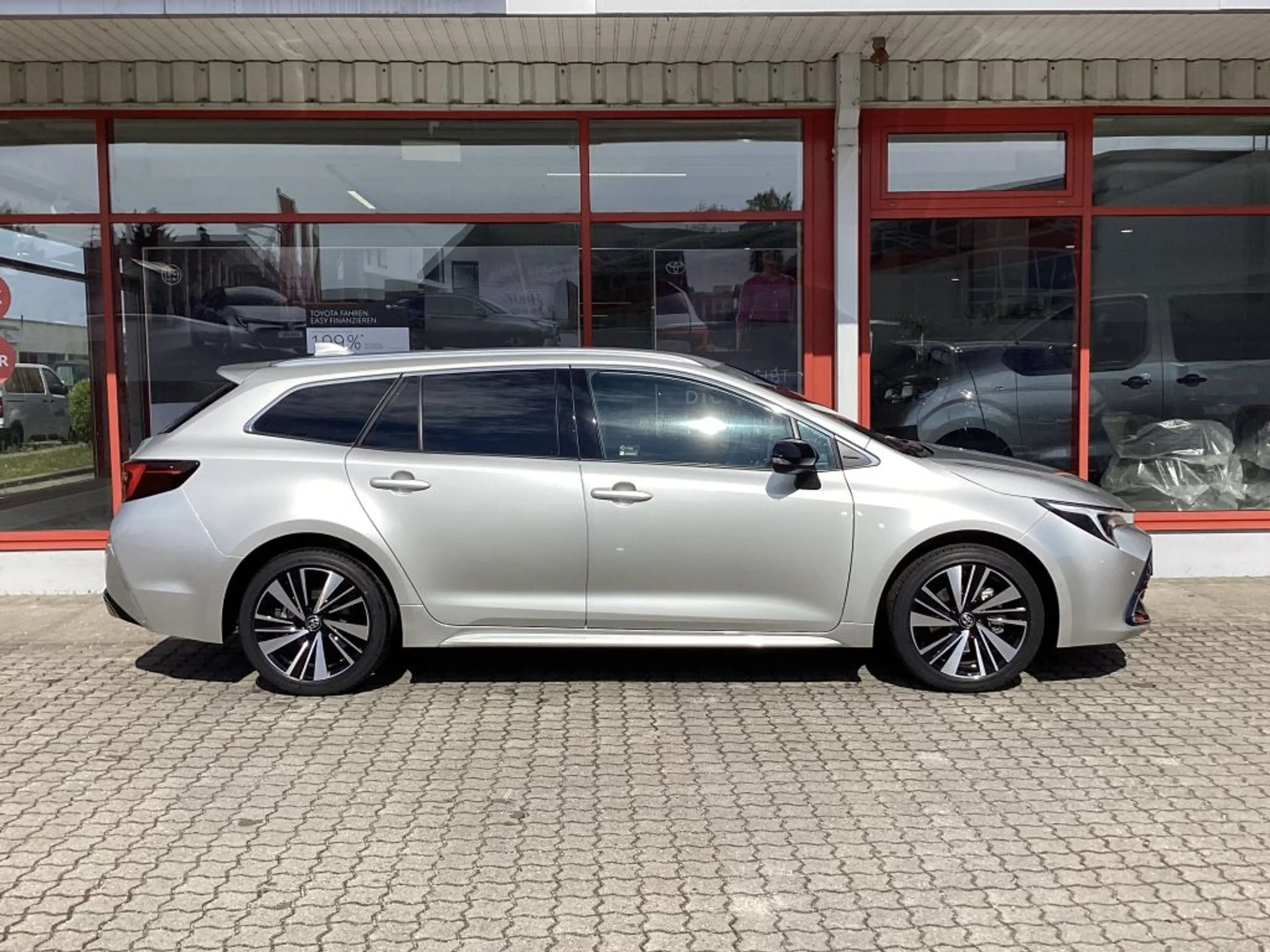 Toyota Corolla 1.8 Hybrid Touring Sports Teamplayer — photo 5
