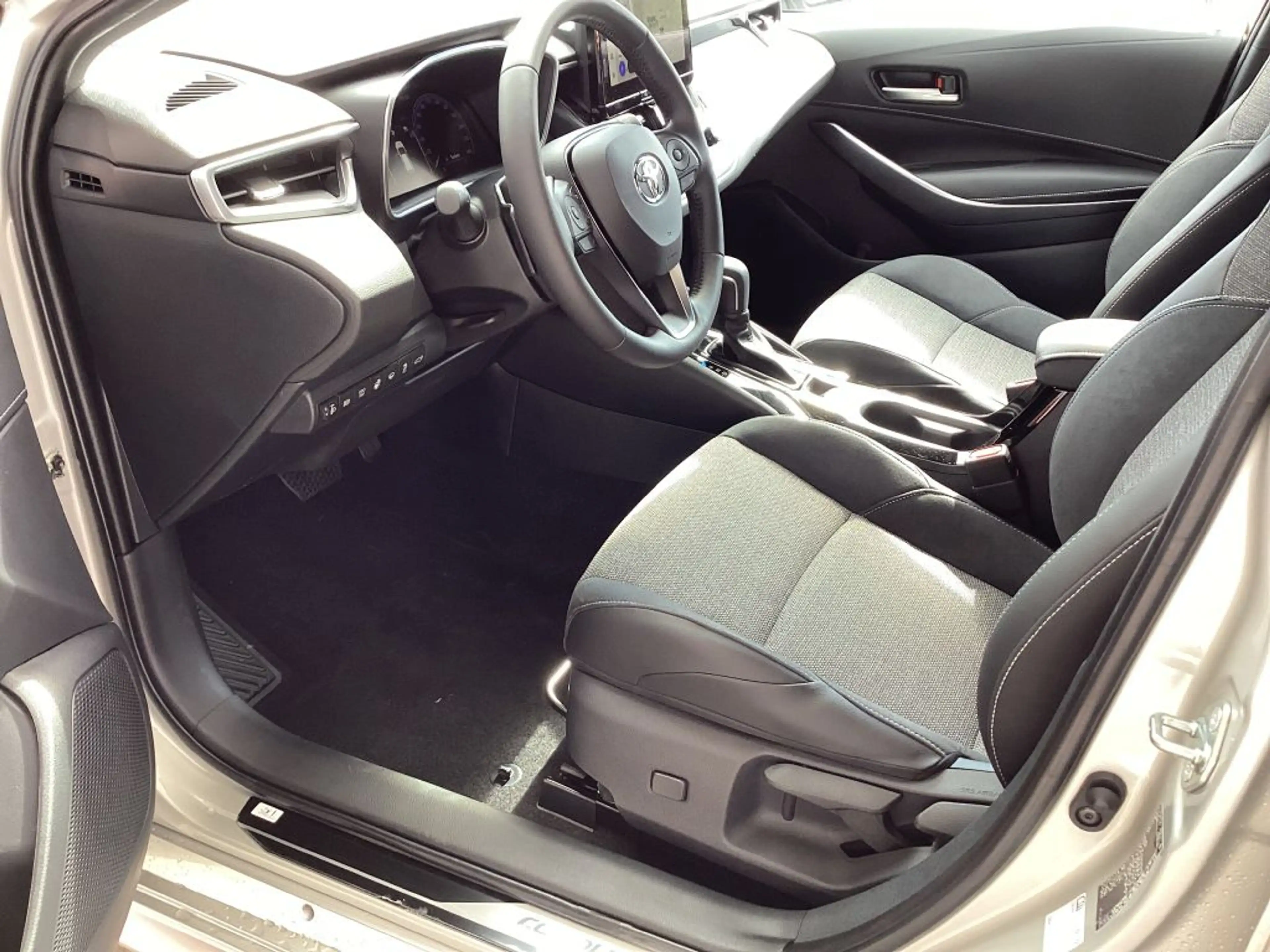 Toyota Corolla 1.8 Hybrid Touring Sports Teamplayer — photo 7