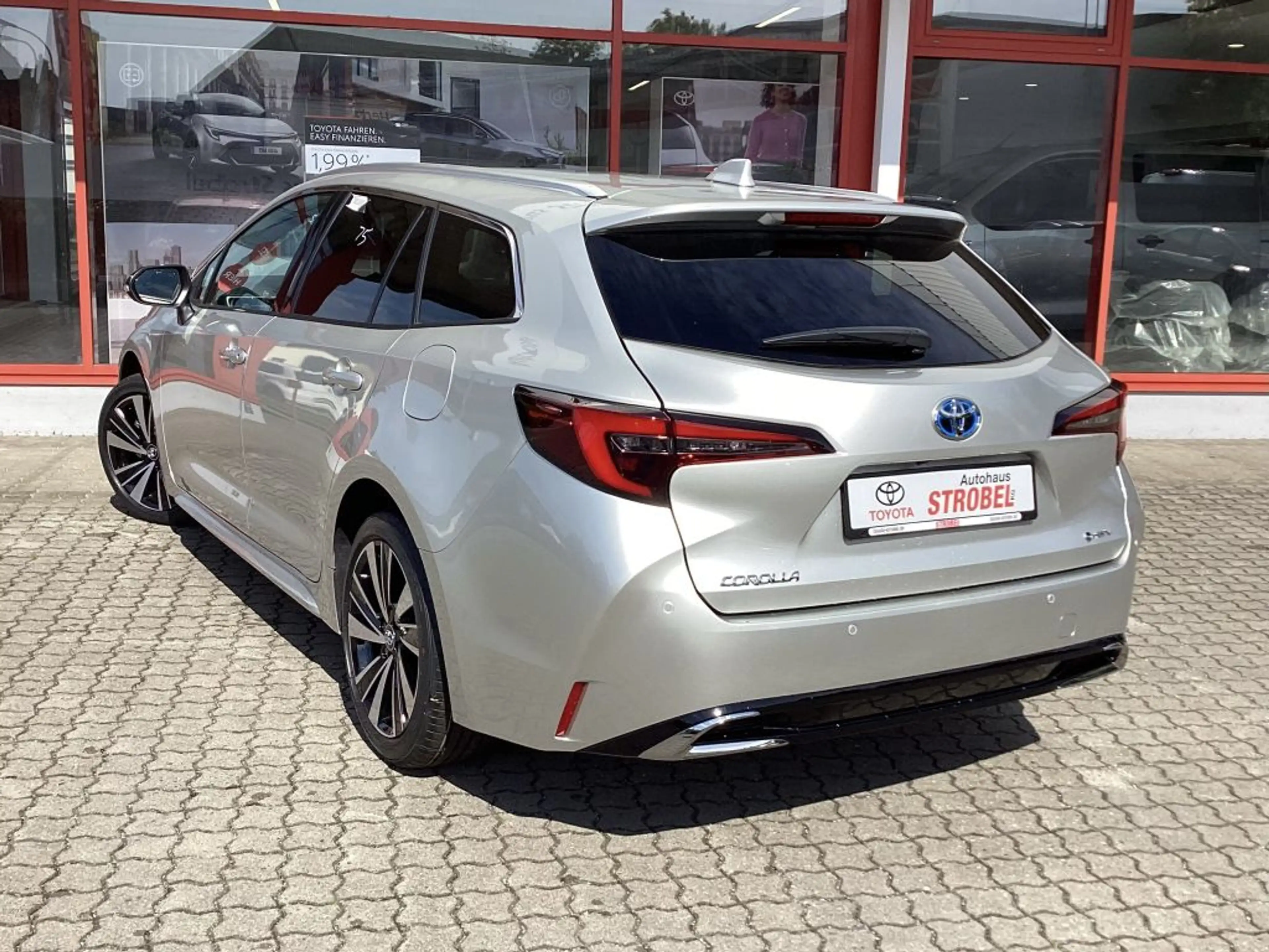 Toyota Corolla 1.8 Hybrid Touring Sports Teamplayer — photo 3
