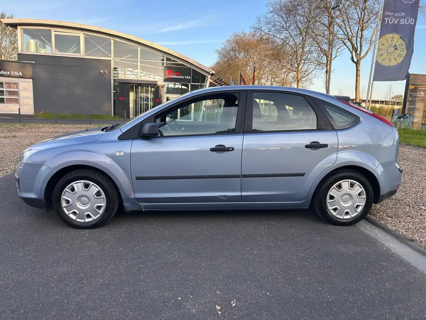 Ford Focus TÜV NEU Grau - 2