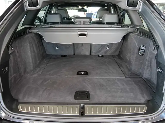 BMW 5 Series view 15
