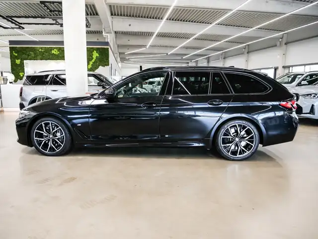 BMW 5 Series view 4